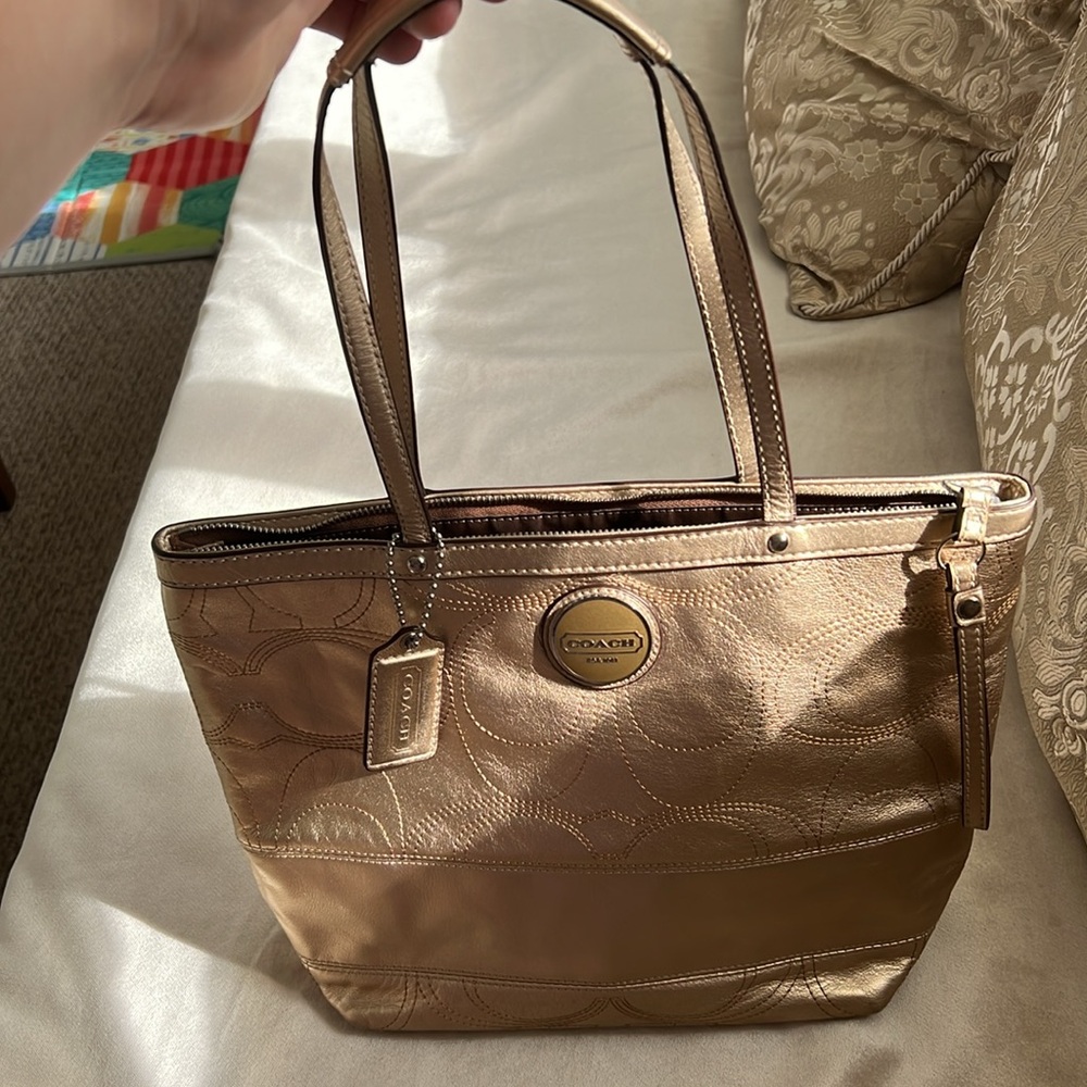 Coach gold leather metallic tote bag! Excellent like new condition.